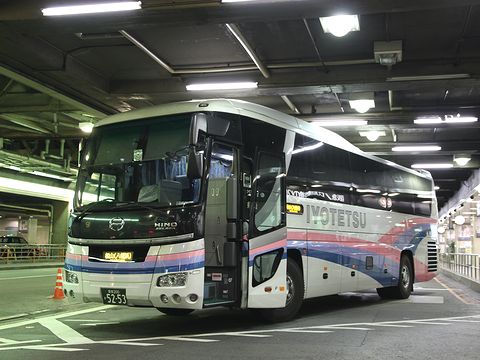 伊予鉄道「オレンジライナーえひめ号」　5253　大阪梅田（阪急三番街）改札中