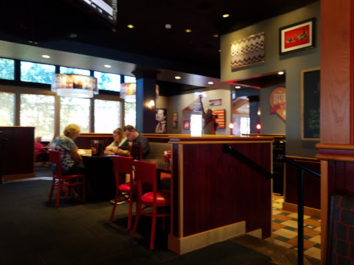 Hamburger Restaurant «Red Robin Gourmet Burgers», reviews and photos, 15777 Eureka Rd, Southgate, MI 48195, USA