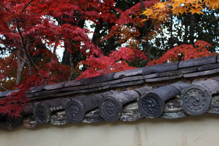 Fall color, walls of Daitoku-ji