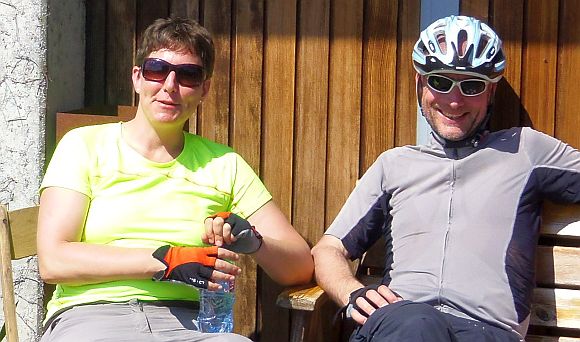 Miri und Chris on the Bike in Wettingen