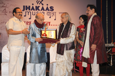 Pandit Jasraj (3rd R) makes a rare apperance at 'Chirantan Anil' musical concert, held in memory of late music director Anil Mohile, in Mumbai on February 3, 2013. (Pic: Viral Bhayani)