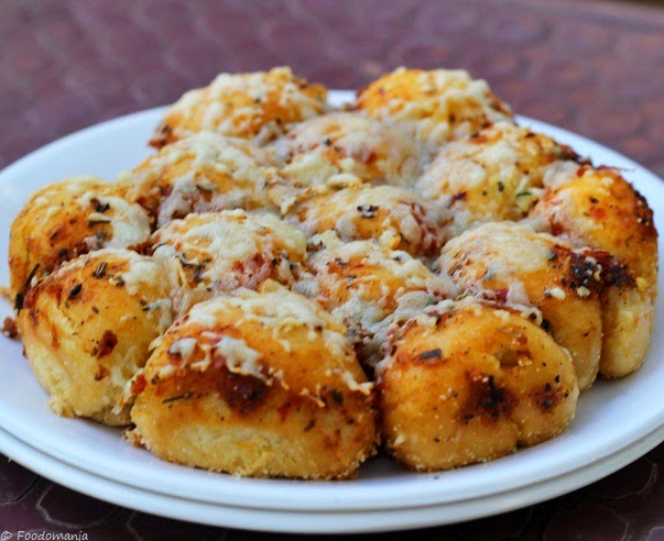 Cheesy Pizza Monkey Bread Recipe with step by step pictures | Easy Pull Apart Rolls written by Kavitha Ramaswamy of Foodomania.com