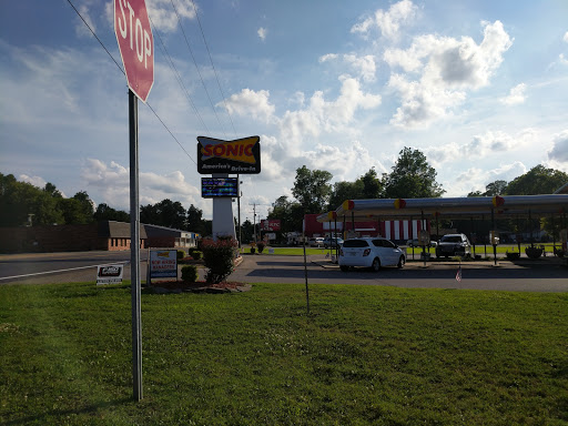 Fast Food Restaurant «Sonic Drive-In», reviews and photos, 425 NW 4th St, Walnut Ridge, AR 72476, USA