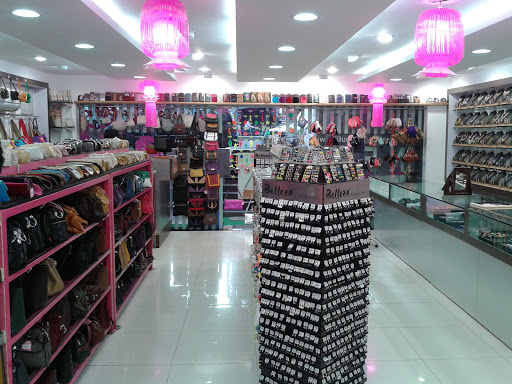 Belleza, Shop No. 19, Plot No.1, Adj. Bajaj Electronics, Kondapur, Hyderabad, Telangana 500084, India, Wallet_Shop, state TS