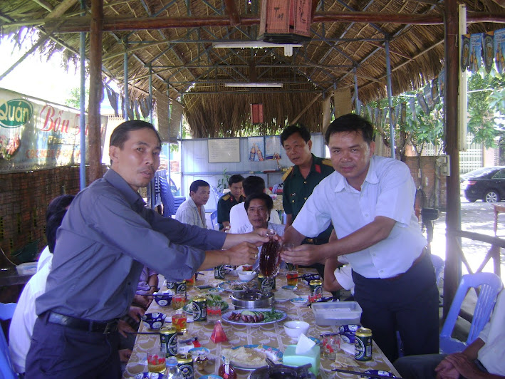 Hè 2012 - Chi hội Quảng Ngãi giao lưu với anh Lục Khiêm và 86TưNghĩa tại Quảng Ngãi DSC00009