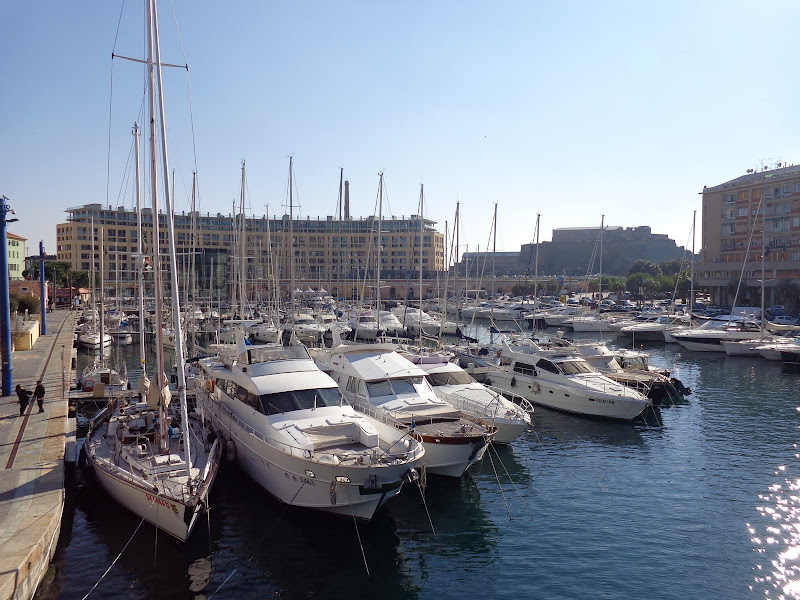 А включите-ка мне усилители качки! А подайте-ка белых пиджаков. Costa Paсifica февраль 13г