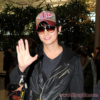 ทัพศิลปินออกเดินทางไปสิงคโปร์เพื่อนร่วมงาน MAMA