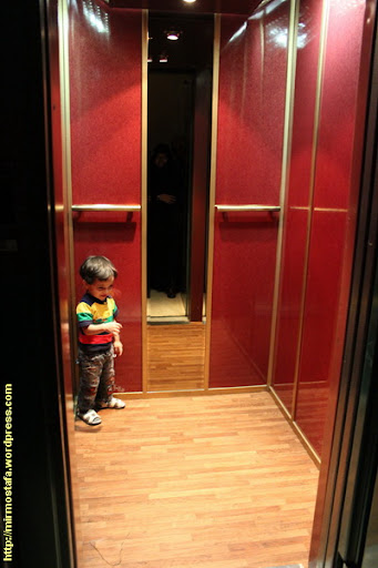 تنها در آسانسور!