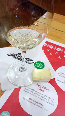 Effervescent, easy pleasing Roger d'Anoia Cava Brut paired with a creamy Mt Townsend Cirrus, a camembert style cheese, this pairing was a big pleaser at the Whole Foods #wfmwine event