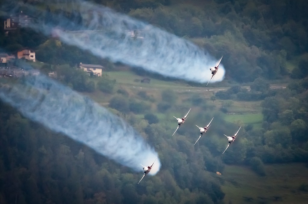 Sion airshow 2011 - Page 3 F5%252520patrouille%2525202