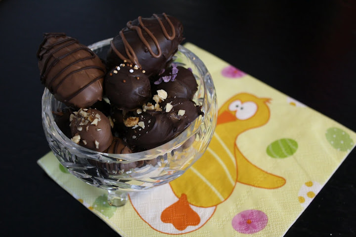 Lækre hjemmelavede påskeæg med chokoladeganache