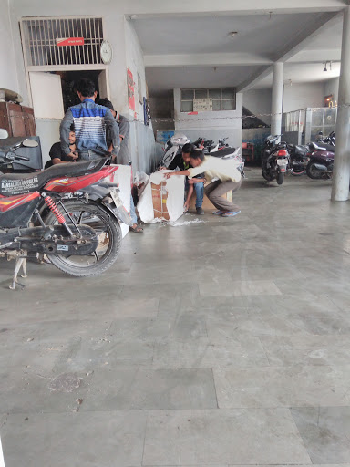 Mahindra - Bansal Automobiles, Rehna Rd, Bypass Road, Near Central Bank, Near S.B.I Bank, Comapny Baag, Arya Nagar, Firozabad, Uttar Pradesh 283203, India, Motorbike_Parts_Shop, state UP
