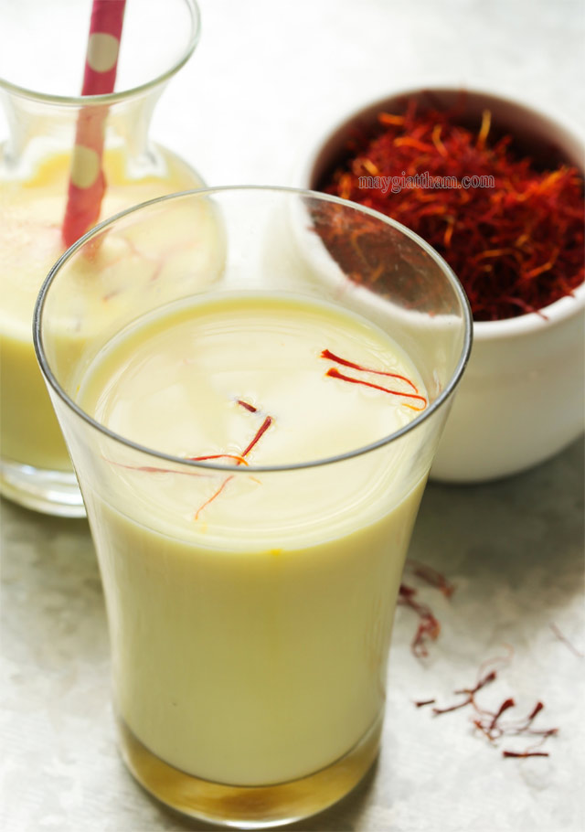 Saffron kết hợp cùng sữa tươi là nguồn dinh dưỡng tuyệt hảo cho làn da