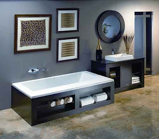 Bathtub with Built in Shelves
