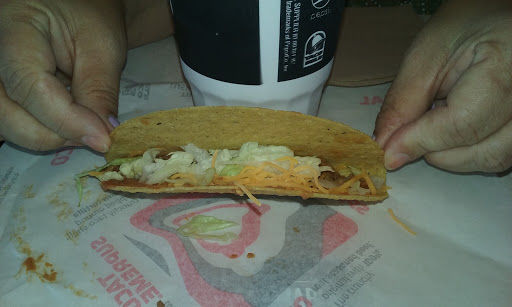 Mexican Restaurant «Taco Bell», reviews and photos, 1104 E Southline Rd, Tuscola, IL 61953, USA