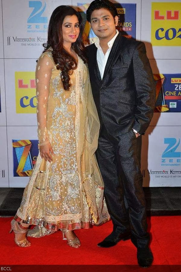 Bollywood playback singers Shreya Ghosal and Ankit Tiwari walk the red carpet at the Zee Cine Awards 2014, held at Filmcity, in Mumbai, on February 08, 2014. (Pic: Viral Bhayani)