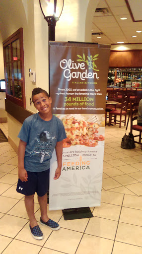 Italian Restaurant «Olive Garden», reviews and photos, 202 Laurel Oak Rd, Voorhees Township, NJ 08043, USA