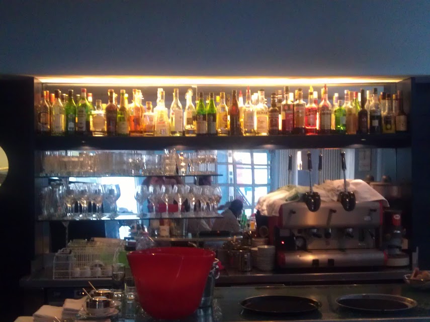 Bild von der Bar im Santa Lucia