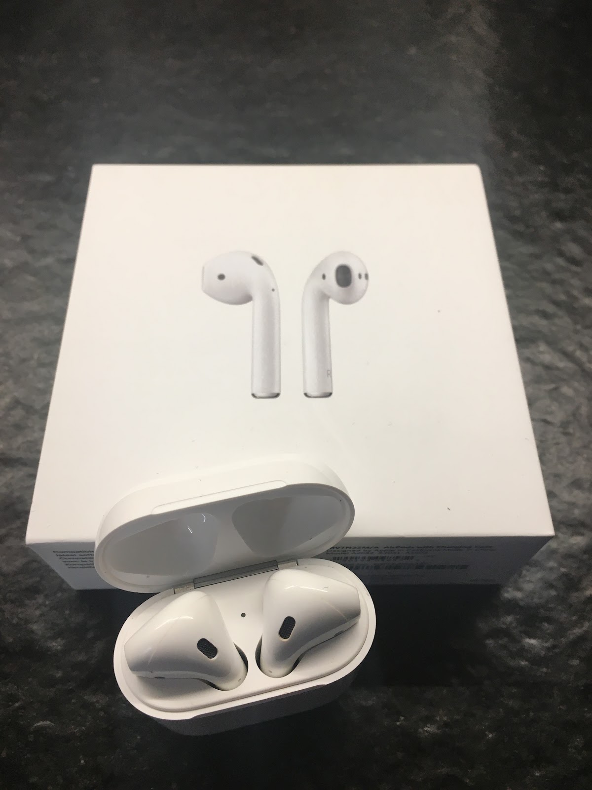 Recenzia Datart: Apple AirPods bezdrôtové slúchadlá | Plná Peňaženka