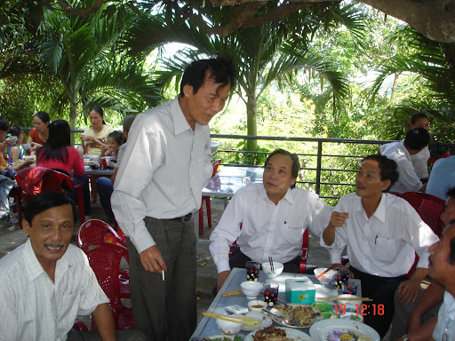 Chào mừng Ngày nhà giáo Việt Nam 20/11 2010 - Page 3 DSC00212