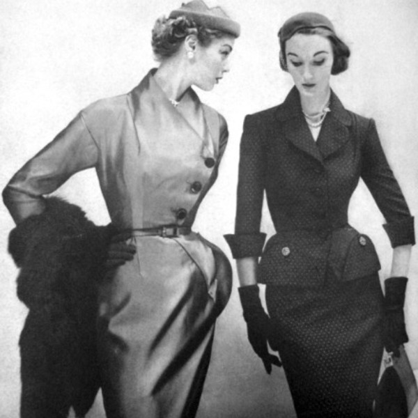 Những bộ vest được thiết kế ôm sát cho nữ giới thập niên 50