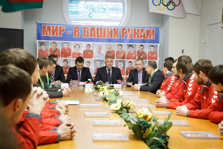 Как сборную Беларуси по гандболу провожали на мировое первенство — фото