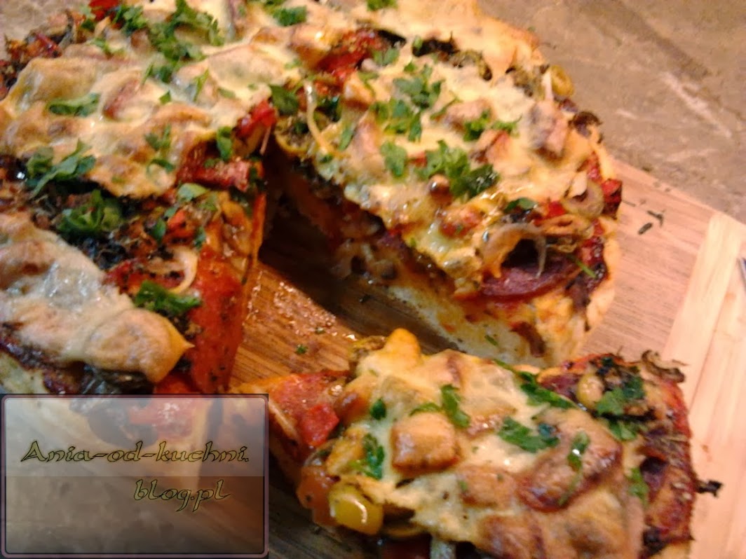 Domowa pizza na gruuubrym cieście – naprawdę grubym :) – Ania od kuchni –  kulinarna podróż przez codzienność