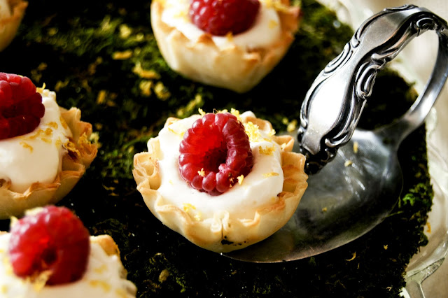 No bake tarts filled with whipped cream and raspberries 