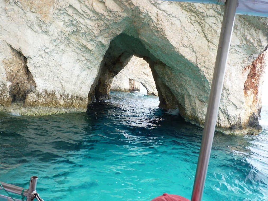 Голубая пещера турция. Голубые пещеры Закинфа. Голубые пещеры Закинф Греция. Аквапарк на острове Закинф. Фото Греции голубая пещера.