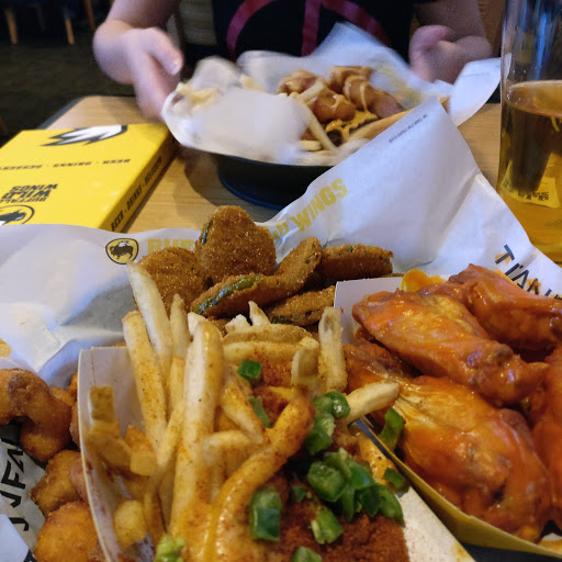 Chicken Wings Restaurant «Buffalo Wild Wings», reviews and photos, 7301 183rd St, Tinley Park, IL 60477, USA