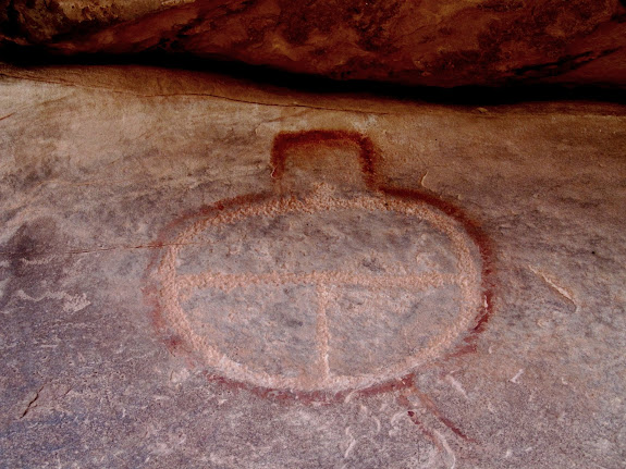 Petroglyph/pictograph mix