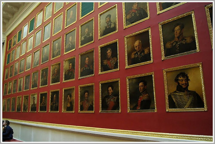 Военная галерея зимнего дворца создана в честь победы в отечественной войне 1812 года по проекту