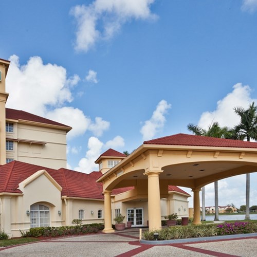 La Quinta Inn & Suites by Wyndham Ft. Lauderdale Airport logo