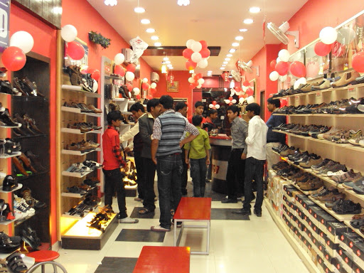 Lee Cooper Shoes, Shop No. G20-21, Bajarangbali Tower, Central Spine Rd, behind national handloom, Central Spine, Vidhyadhar Nagar, Jaipur, Rajasthan 302039, India, Shoe_Shop, state RJ