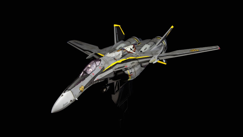 VF-25S_Ozma_fighter_01.jpg