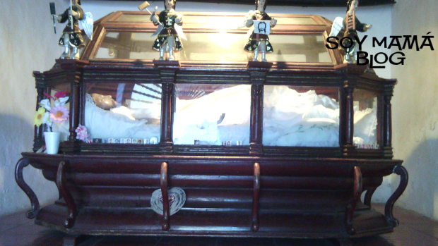 el sarcófago conteniendo el cuerpo de Cristo muerto en el ex convento de San Bernardino de Siena en Valladolid, Yucatán