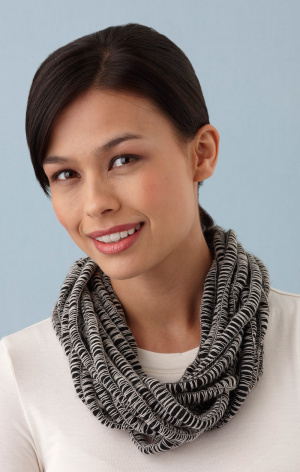 The Statement Strands necklace requires only braiding and a few sewn stitches: http://marthastewart.lionbrand.com/patterns/L10259.html The Statement Strands necklace requires only braiding and a few sewn stitches: http://marthastewart.lionbrand.com/patterns/L10259.html