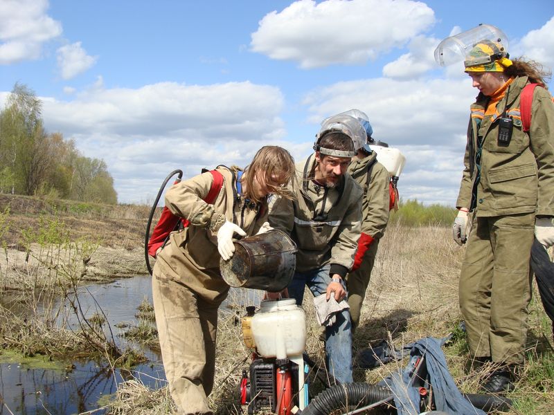 заливаемся водой