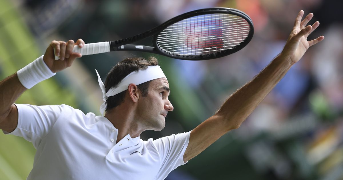 Roger Federer serving