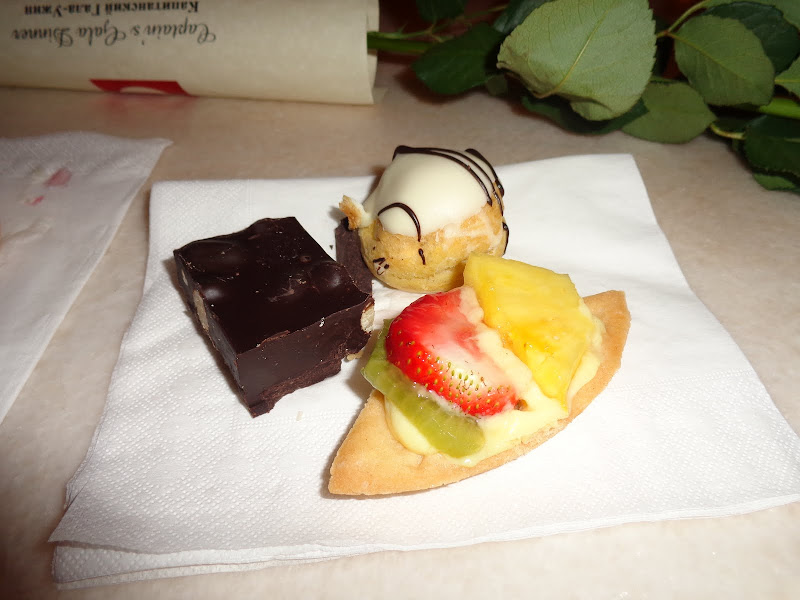 А включите-ка мне усилители качки! А подайте-ка белых пиджаков. Costa Paсifica февраль 13г