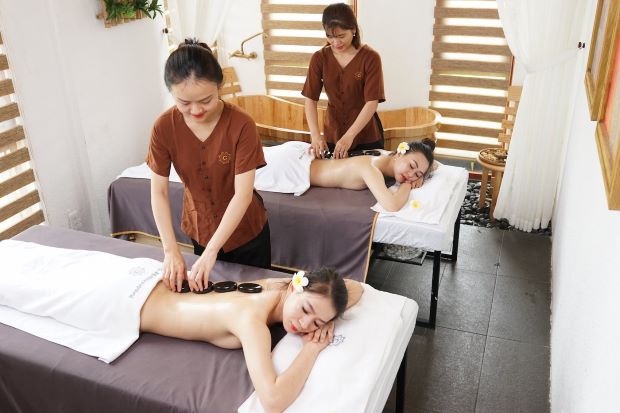 Massage đá nóng tại quan 1