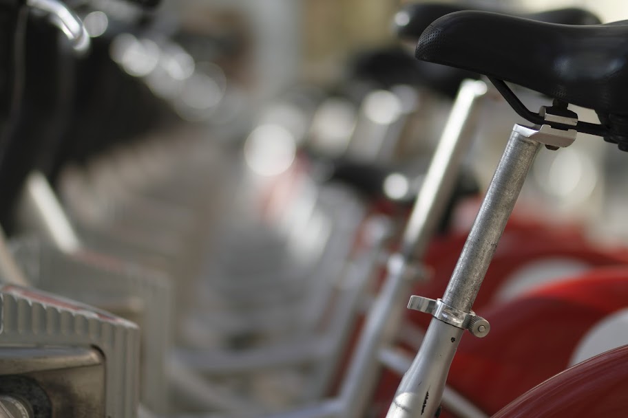 IMAGE: https://lh6.googleusercontent.com/-gBZXrelEBvg/UN-TjiDcn4I/AAAAAAAAAXA/cYOqA6LiWm8/s912/bicis.JPG