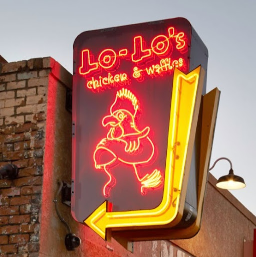 Lo-Lo's Chicken & Waffles logo