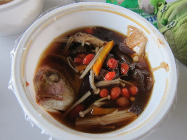 三絲蒸鮮魚（金針菇、紅蘿蔔、黑木耳、枸杞）