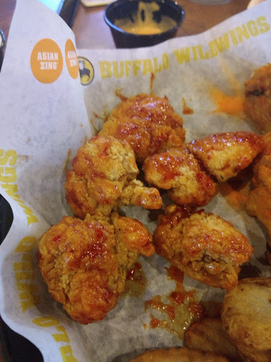 Chicken Wings Restaurant «Buffalo Wild Wings», reviews and photos, 4175 Western Blvd, Jacksonville, NC 28546, USA