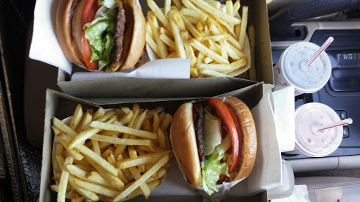 Hamburger Restaurant «In-N-Out Burger», reviews and photos, 780 Ikea Ct, West Sacramento, CA 95605, USA