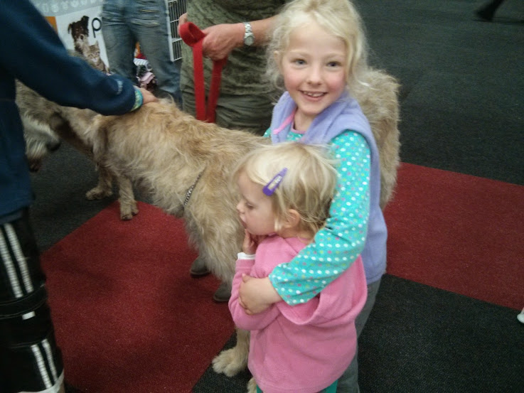 girls at dog show