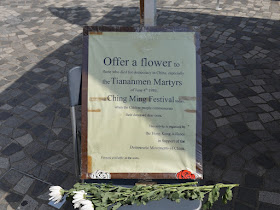 sign:" Offer a flower to those who died for democracy in China, especially the Tiananmen Martyrs of June 4th 1989 on Ching Ming Festival today when the Chinese people commemorate their deceased dear ones.'