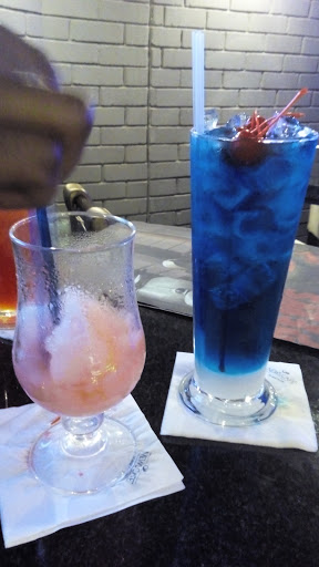 Mama Rocks - The Alchemist Bar