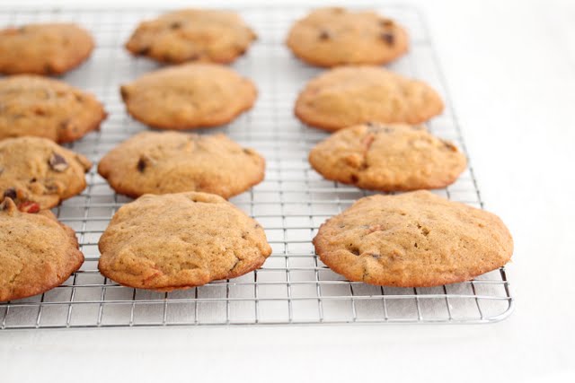 close-up photo of cookies on a cooling rack